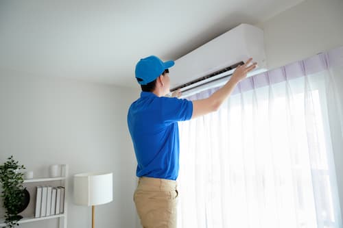 technician-service-man-checking-air-conditioner-2024-12-22-23-18-29-utc.jpg